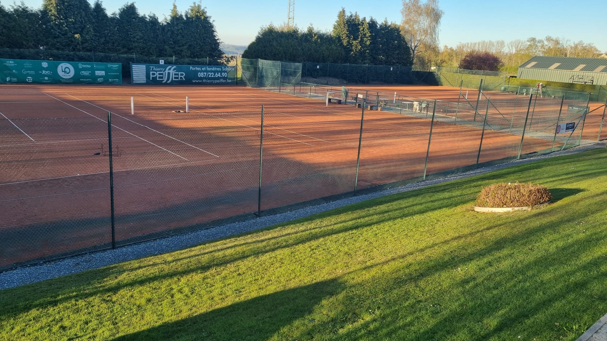 Banc devant les terrains