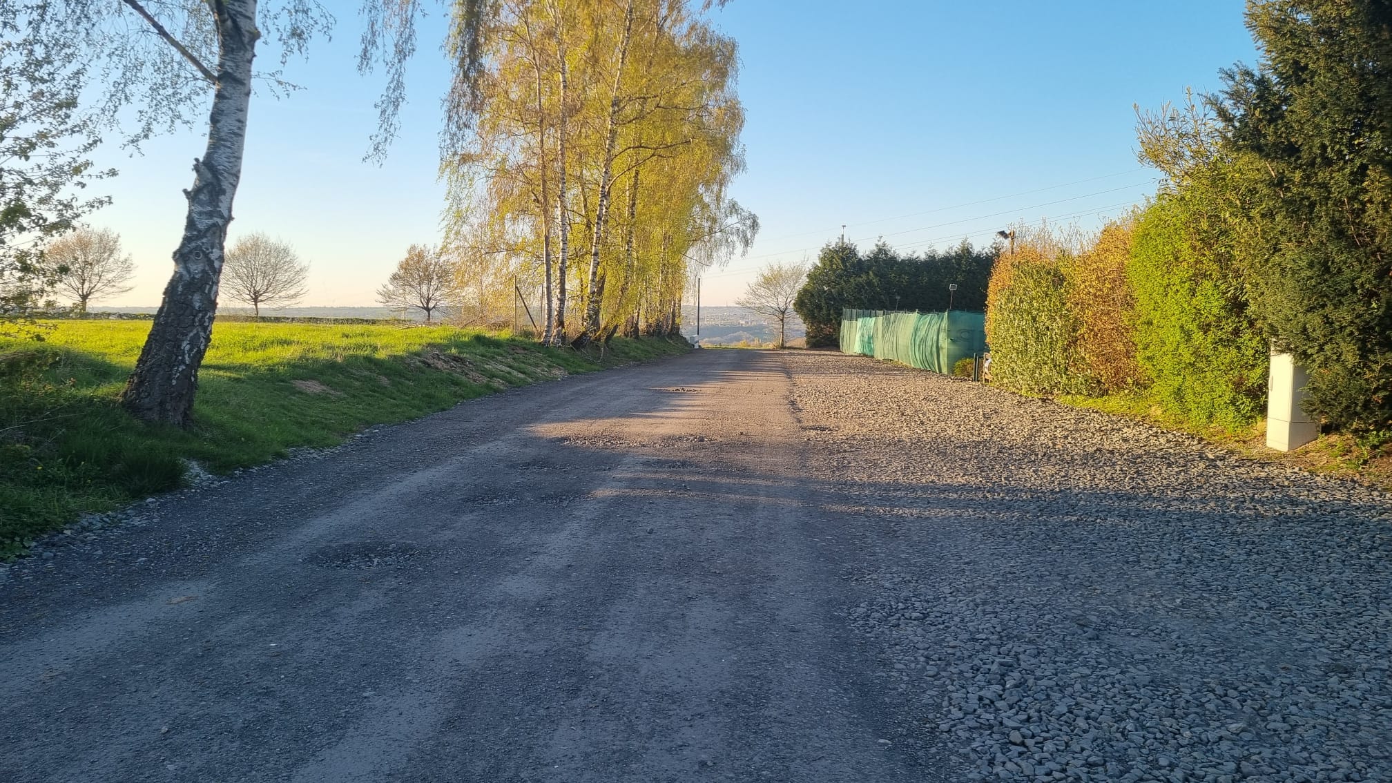 Allée d'accès au club